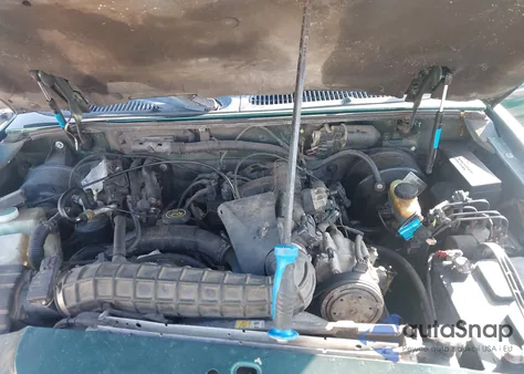 2000 Ford Explorer Xls z USA, uszkodzony, nr VIN 1FMZU62X3YUB73486